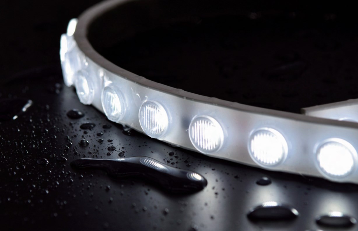 Produit — Strip LED IP67 wall washer 45° 18W/m 1800L/m 2700K 24V /m