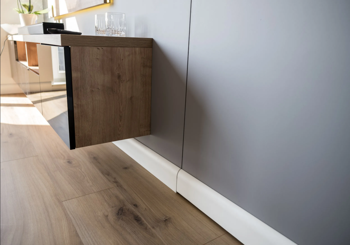 Produit — Moulure Plinthe passe câble MD355 2M - STANDARD
